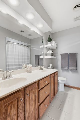 4391 Winston Place, Bettendorf, IA 52722