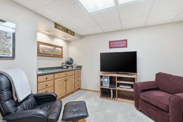 4391 Winston Place, Bettendorf, IA 52722