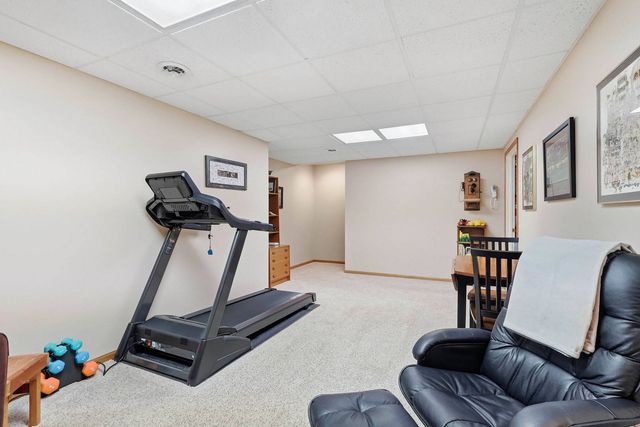 4391 Winston Place, Bettendorf, IA 52722