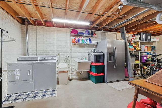 4391 Winston Place, Bettendorf, IA 52722