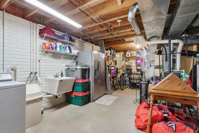 4391 Winston Place, Bettendorf, IA 52722