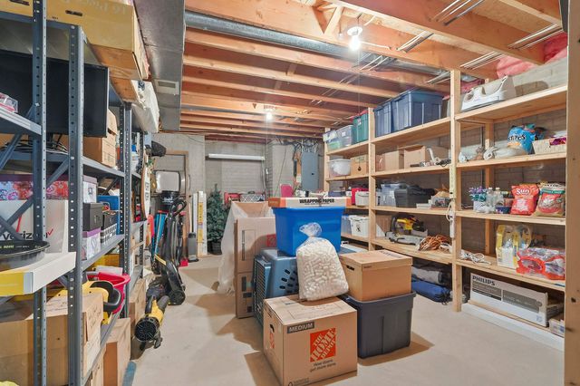 4391 Winston Place, Bettendorf, IA 52722