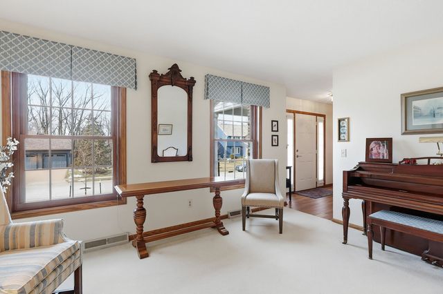 4391 Winston Place, Bettendorf, IA 52722