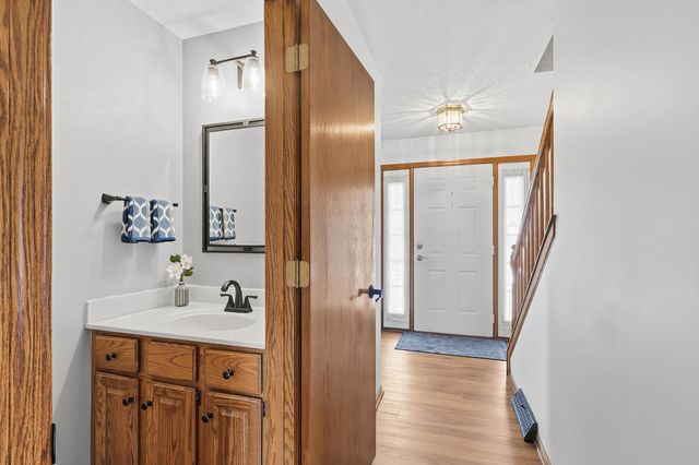 4391 Winston Place, Bettendorf, IA 52722