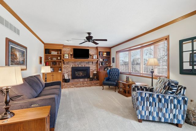 4391 Winston Place, Bettendorf, IA 52722