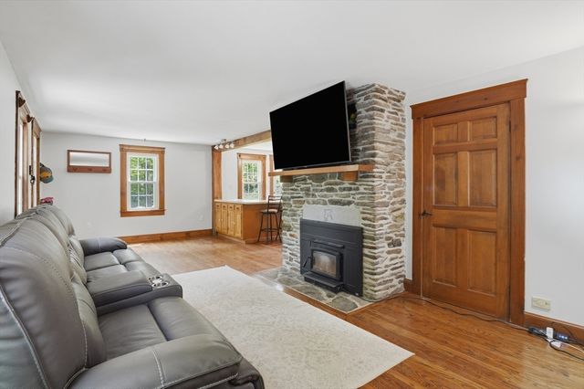 55 Century Farm Road, Sutton, MA 01590