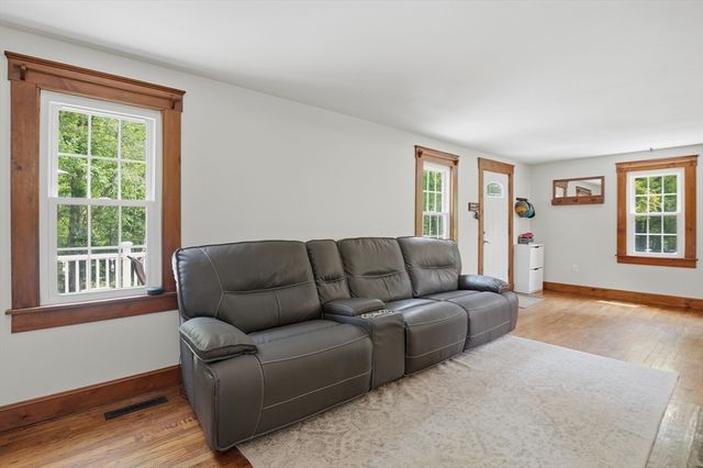 55 Century Farm Road, Sutton, MA 01590