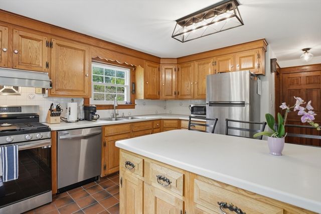 55 Century Farm Road, Sutton, MA 01590