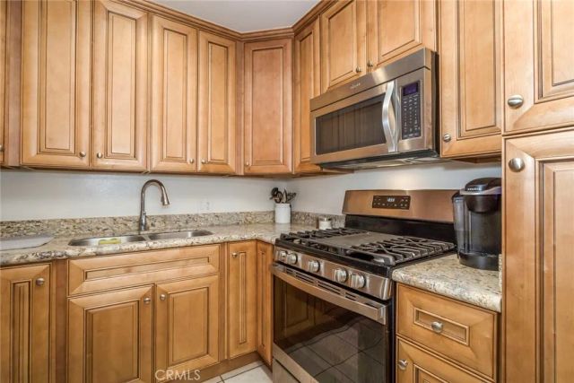 19124 Avenue Of The Oaks A, Newhall, CA 91321