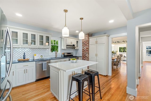 300 NW 47th Street, Seattle, WA 98107
