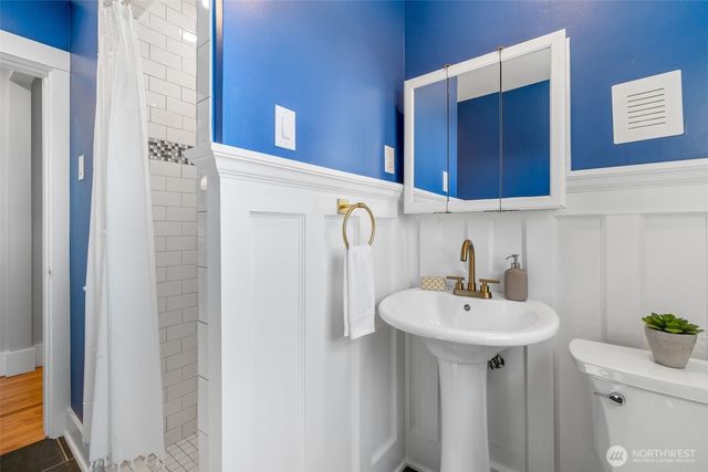 300 NW 47th Street, Seattle, WA 98107