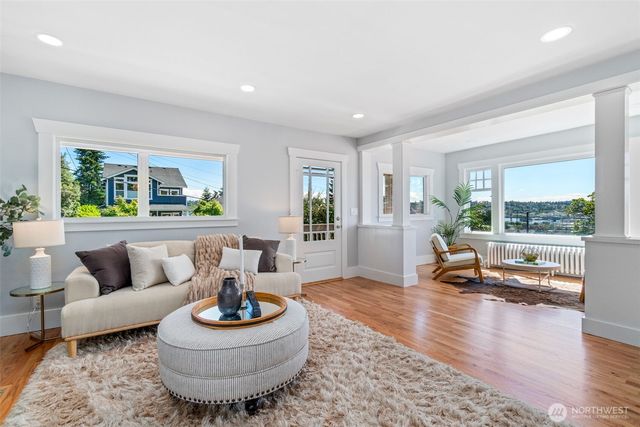 300 NW 47th Street, Seattle, WA 98107