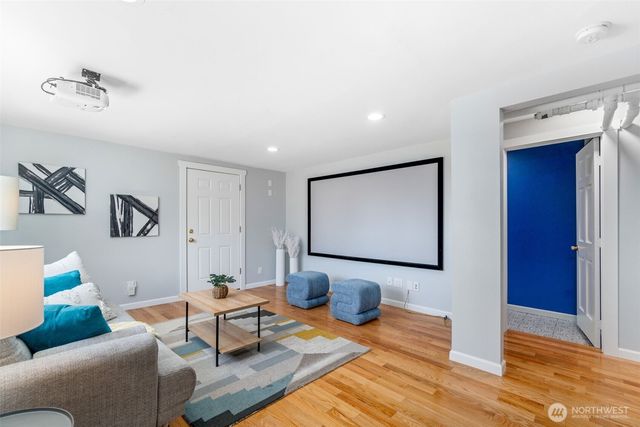 300 NW 47th Street, Seattle, WA 98107