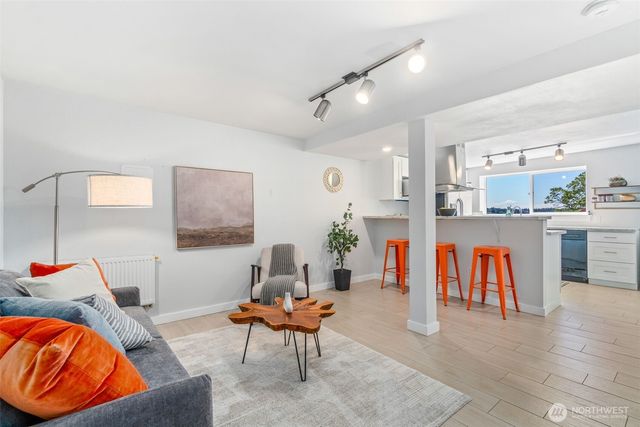 300 NW 47th Street, Seattle, WA 98107