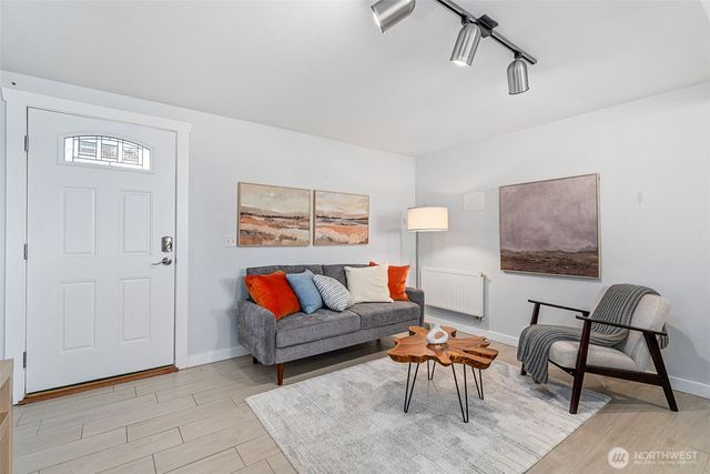 300 NW 47th Street, Seattle, WA 98107