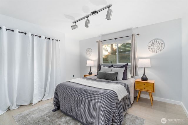300 NW 47th Street, Seattle, WA 98107