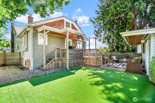 300 NW 47th Street, Seattle, WA 98107