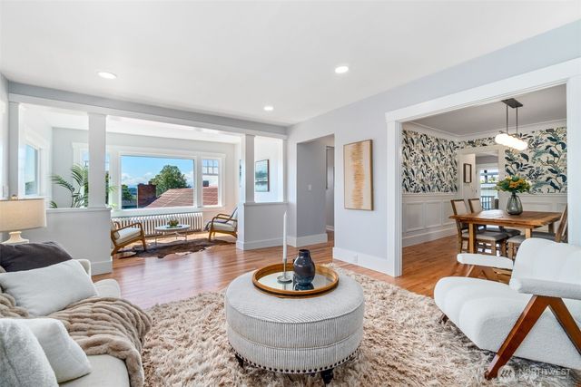 300 NW 47th Street, Seattle, WA 98107
