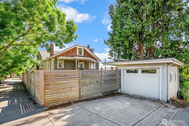 300 NW 47th Street, Seattle, WA 98107