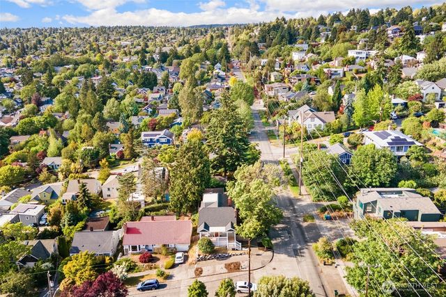 300 NW 47th Street, Seattle, WA 98107