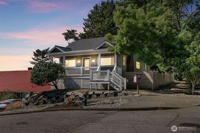 300 NW 47th Street, Seattle, WA 98107
