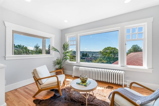 300 NW 47th Street, Seattle, WA 98107