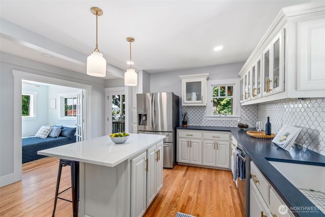300 NW 47th Street, Seattle, WA 98107