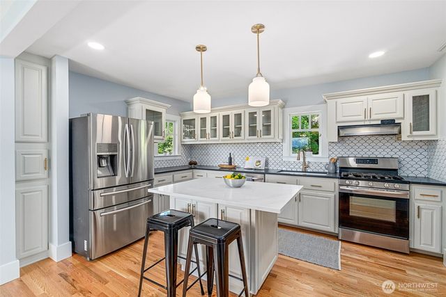 300 NW 47th Street, Seattle, WA 98107