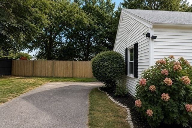 19 Rayburn Rd, Stoughton, MA 02072