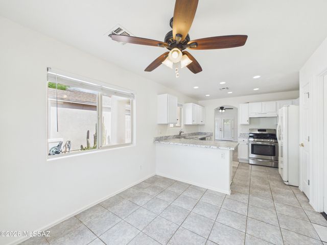10096 Desert Valley Place, Tucson, AZ 85747