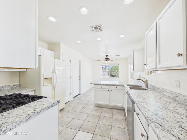 10096 Desert Valley Place, Tucson, AZ 85747