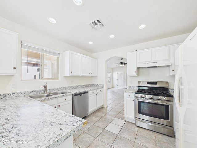 10096 Desert Valley Place, Tucson, AZ 85747