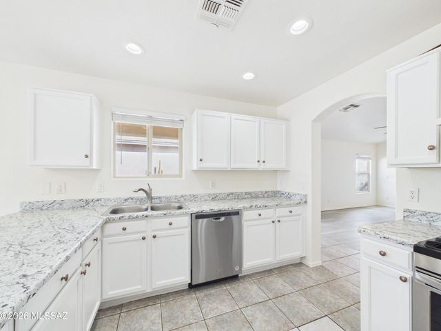 10096 Desert Valley Place, Tucson, AZ 85747