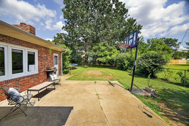 917 2nd Ave, Fayetteville, TN 37334