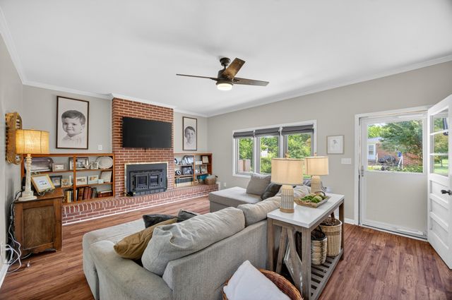 917 2nd Ave, Fayetteville, TN 37334