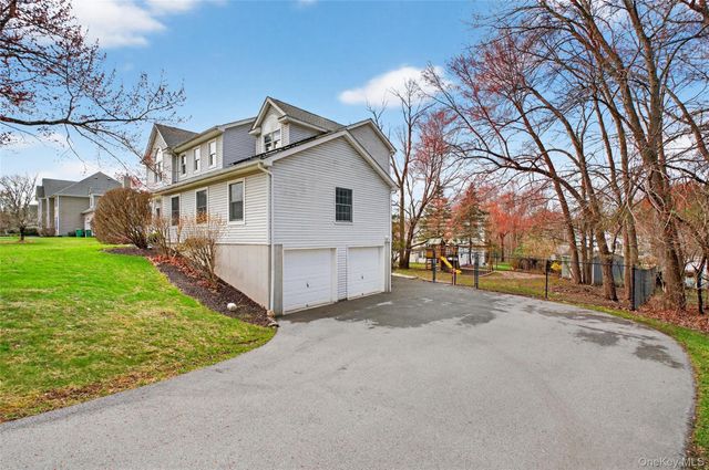 24 Coachlight Drive, Poughkeepsie, NY 12603