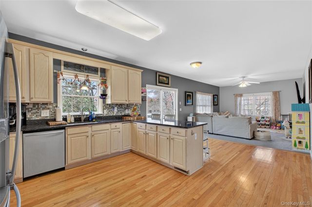 24 Coachlight Drive, Poughkeepsie, NY 12603