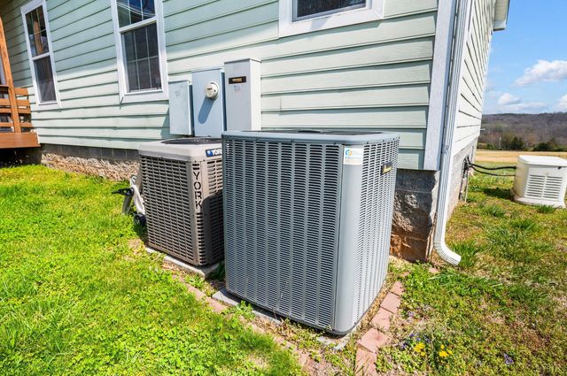 4072 Red Oak School Road, Concord, VA 24538