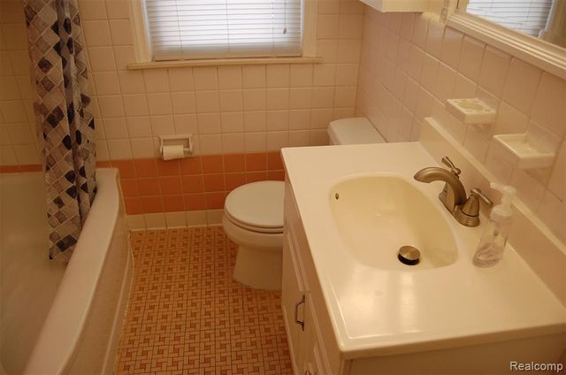 2610 Detroit Street, Dearborn, MI 48124