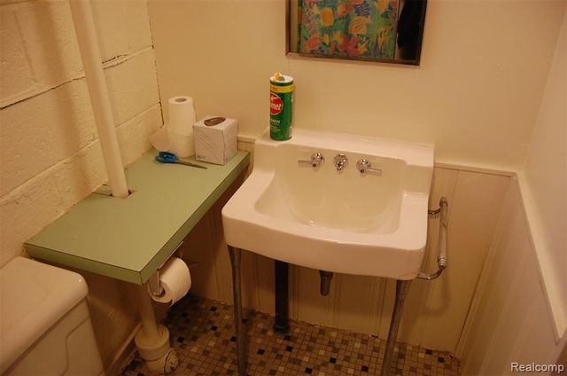 2610 Detroit Street, Dearborn, MI 48124