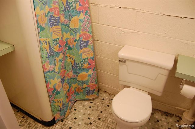 2610 Detroit Street, Dearborn, MI 48124