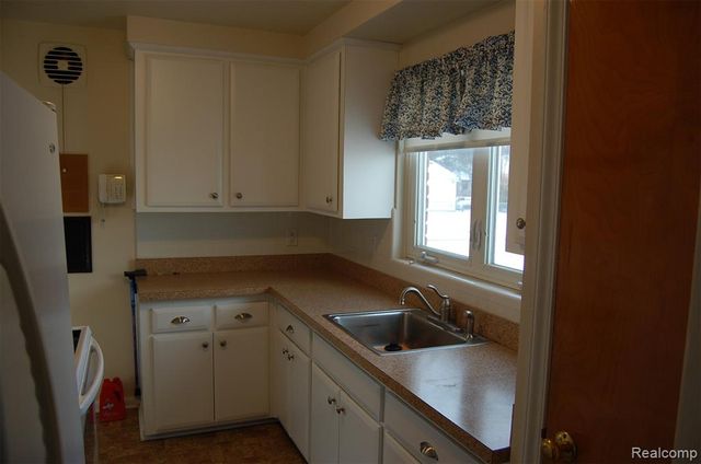 2610 Detroit Street, Dearborn, MI 48124