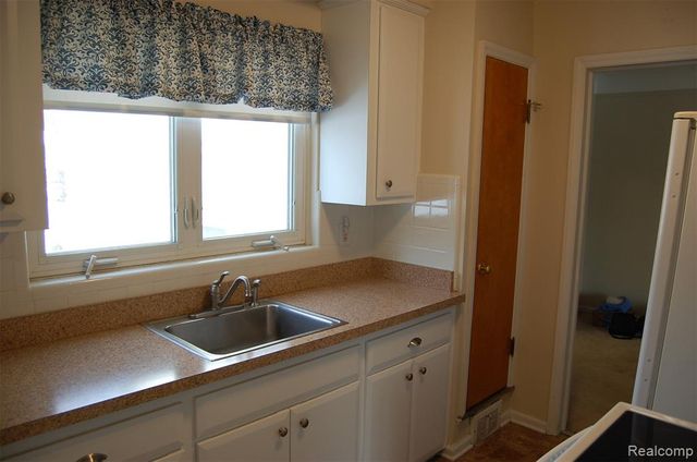 2610 Detroit Street, Dearborn, MI 48124