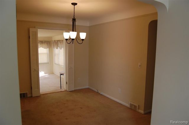 2610 Detroit Street, Dearborn, MI 48124