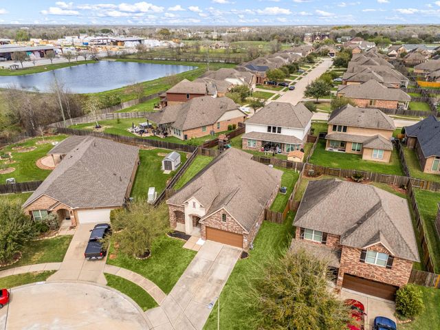 9207 Gilbert Hollow Drive, Rosenberg, TX 77469