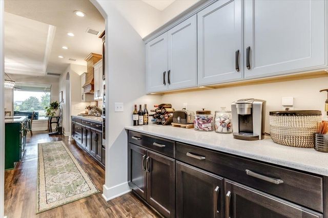 4015 N Solano Ct, Wichita, KS 67205