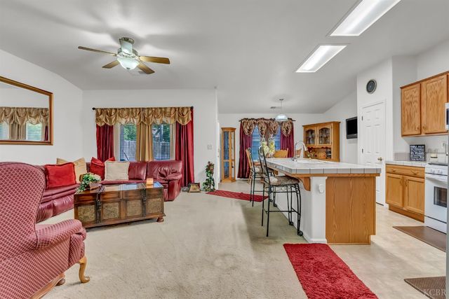 1817 W Picadilly Lane, Hanford, CA 93230