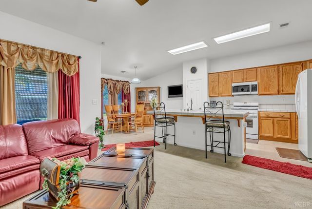 1817 W Picadilly Lane, Hanford, CA 93230