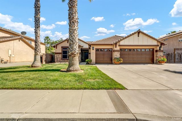 1817 W Picadilly Lane, Hanford, CA 93230