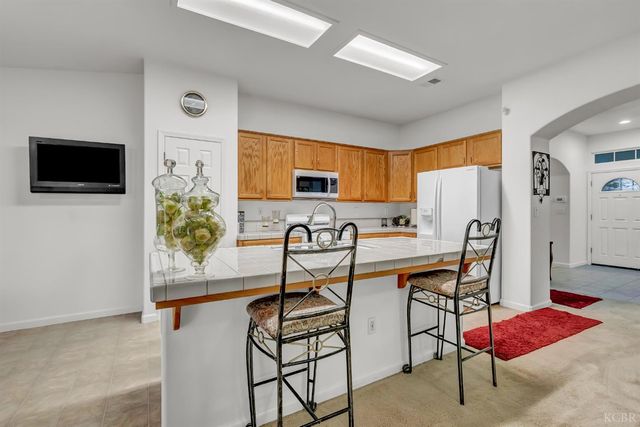 1817 W Picadilly Lane, Hanford, CA 93230